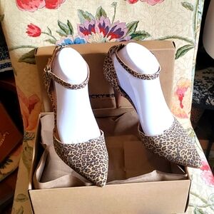 Lucky Brand Leopard Print, Ankle Strap Pumps, Size 9 M.